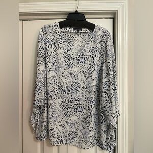 The Limited Black and White 3/4 Sleeve Relaxed Blouse